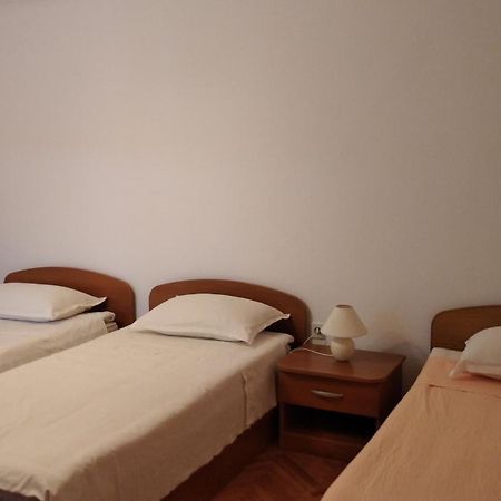 Moki Apartment Вис Екстериор снимка